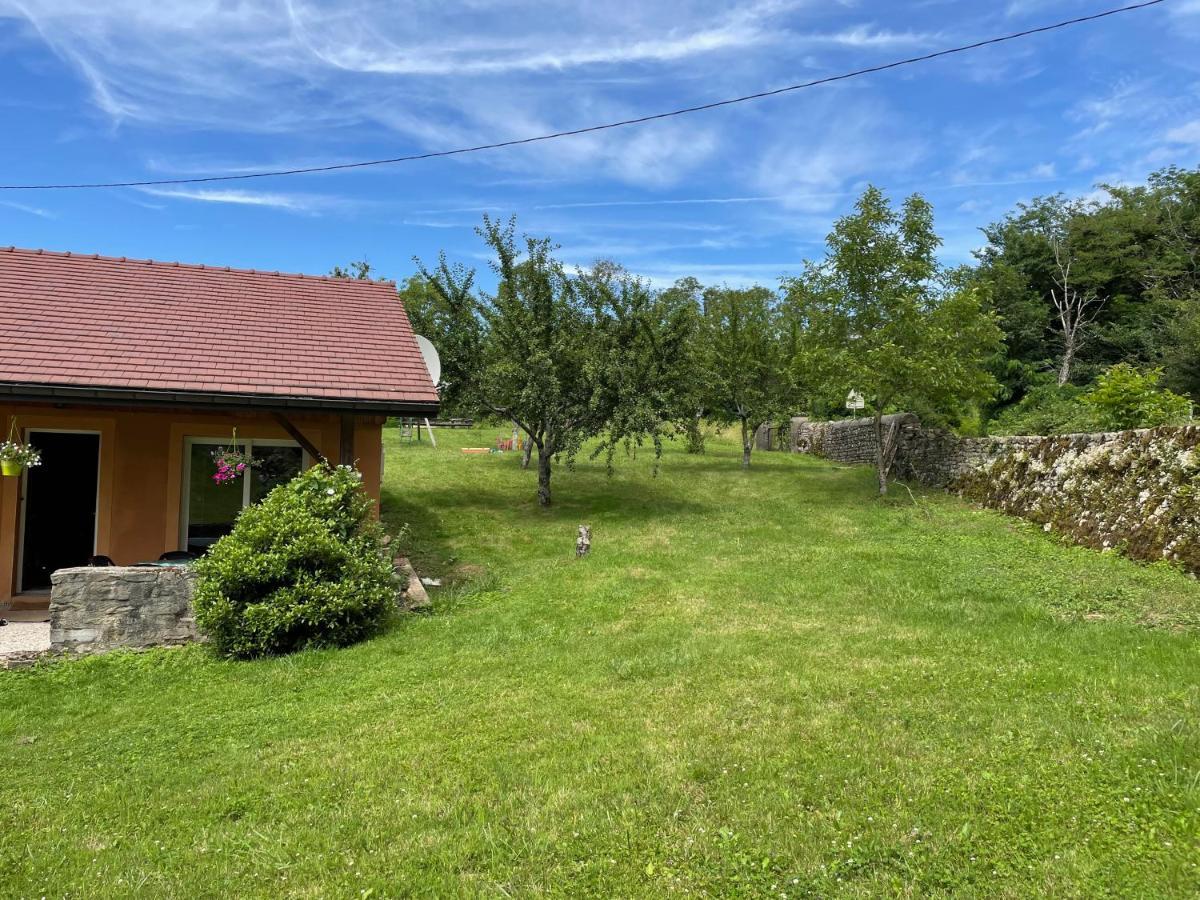 Bed and Breakfast La Ferme De Montard Montmorot Экстерьер фото