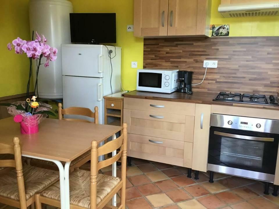 Bed and Breakfast La Ferme De Montard Montmorot Экстерьер фото
